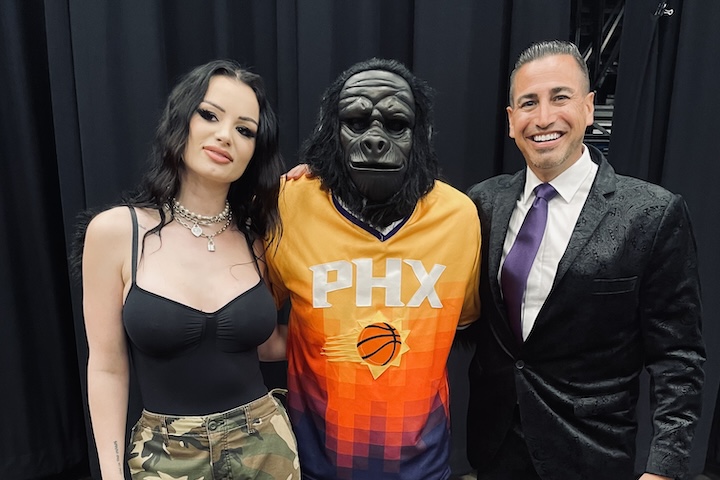 Saraya Makes A Playful Splash In Phoenix Before AEW Dynamite